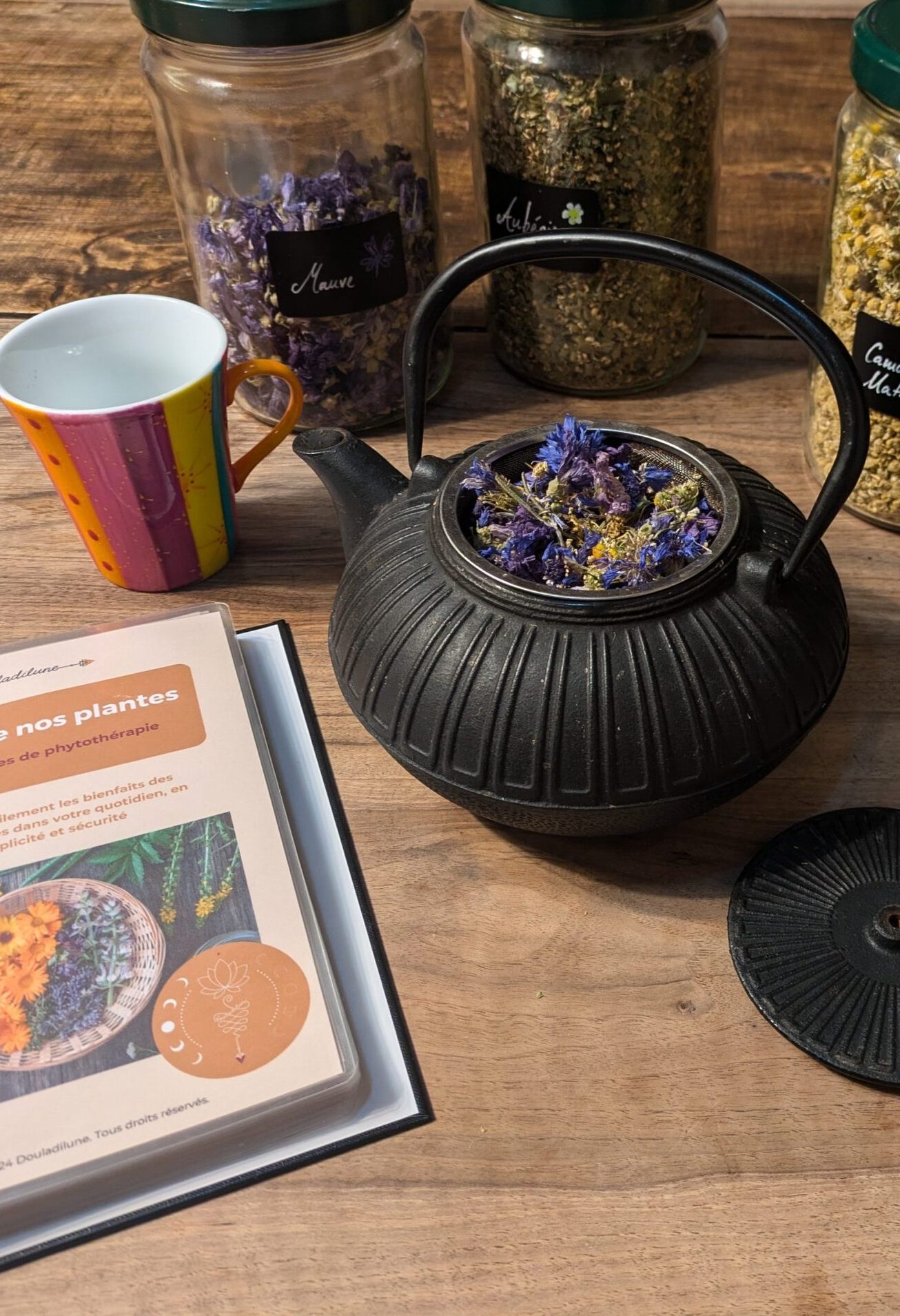 Tisane et plantes séchées de l’herboristerie artisanale Douladilune, au Jardin des Merveilles.